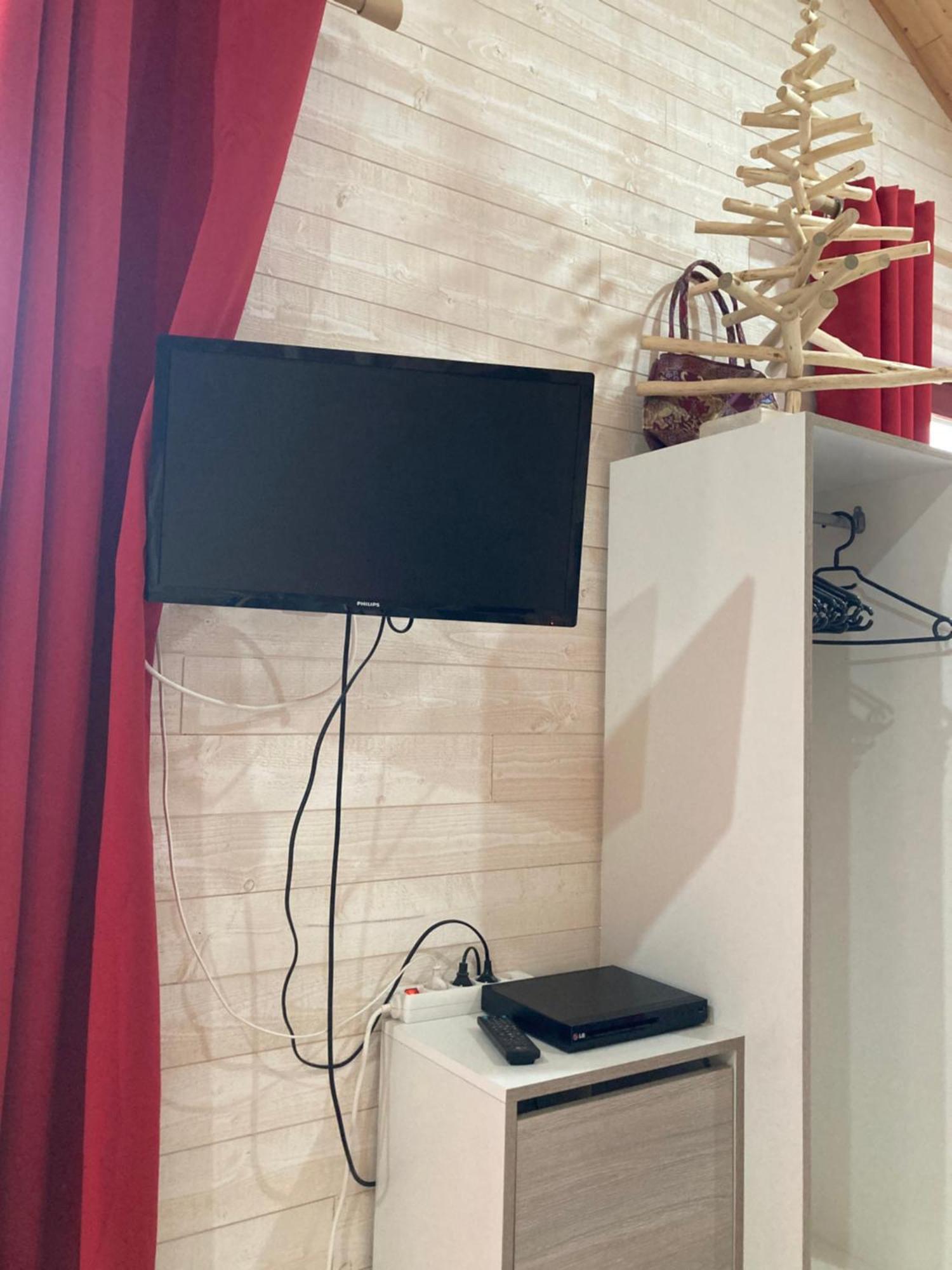 La P'Tite Maison Bois Du Herisson Menetrux-en-Joux Extérieur photo